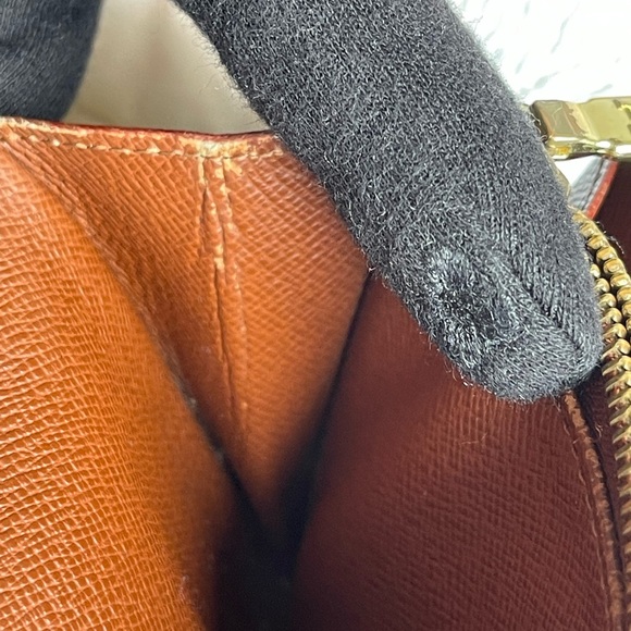 Authentic LOUIS VUITTON
Monogram - Picture 11 of 16